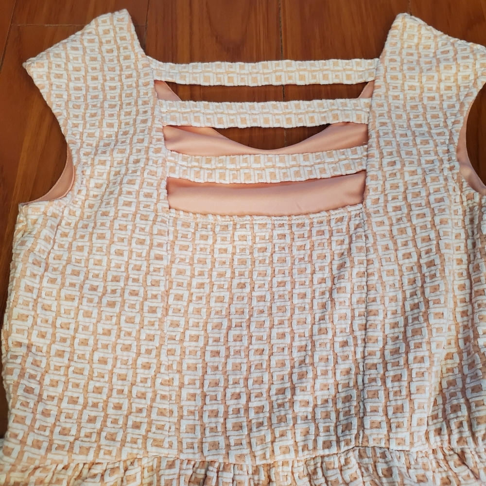 Peach and white fit and flare dress - Picture 3 of 4